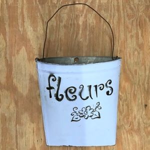 ⚡️Lightning Sale⚡️Rustic-look, Cutout Tin 🌸 Basket